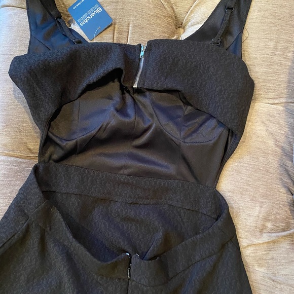 black dress - Picture 3 of 4